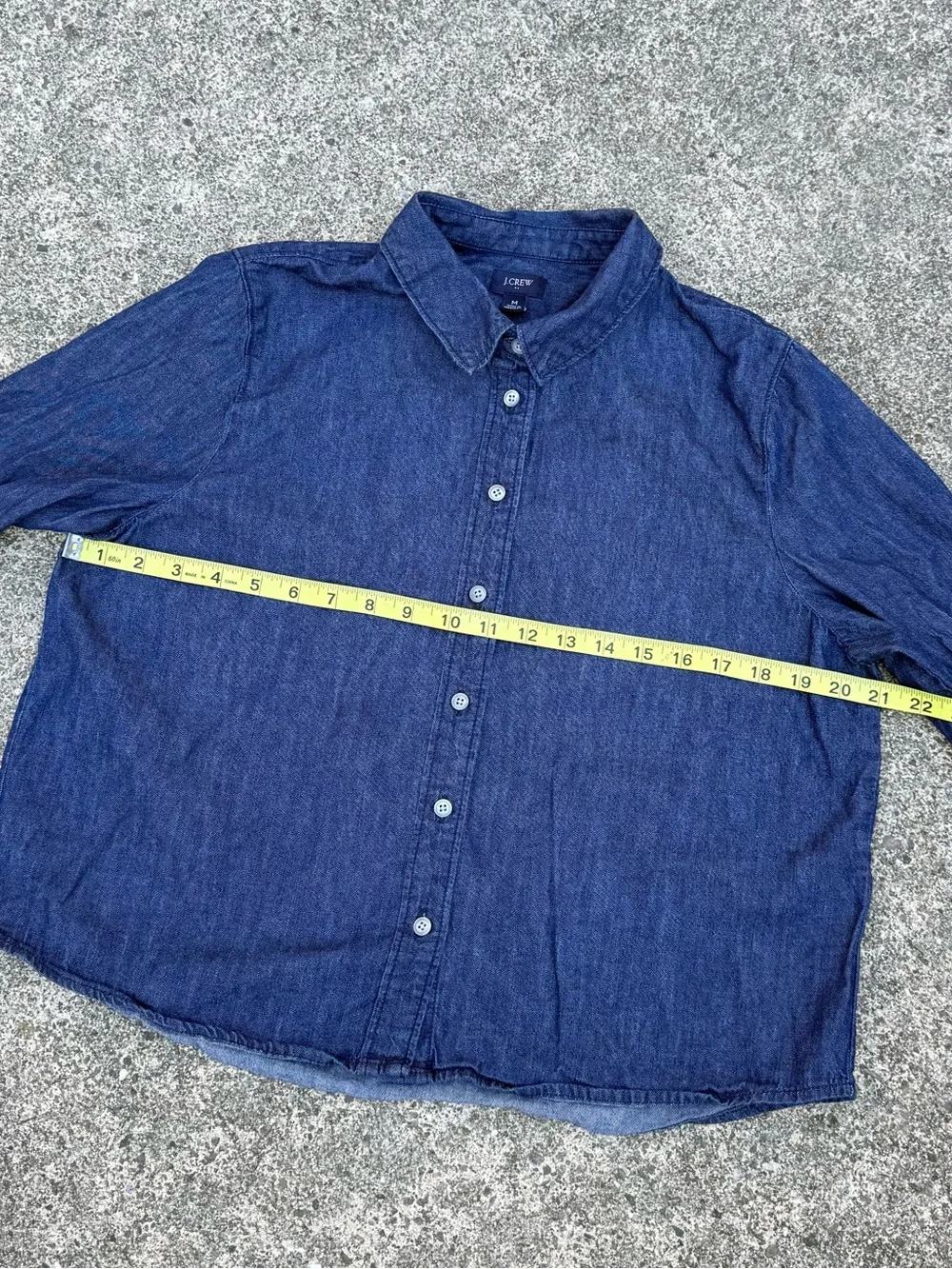 J.Crew Cropped Dark Wash Denim Shirt Size M | Classic Capsule Staple - Picture 7 of 11